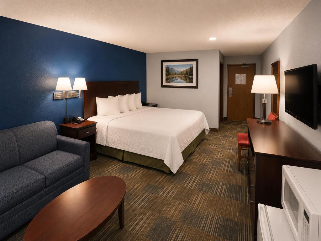 Non Smoking One King Bed — photo 1 of 2